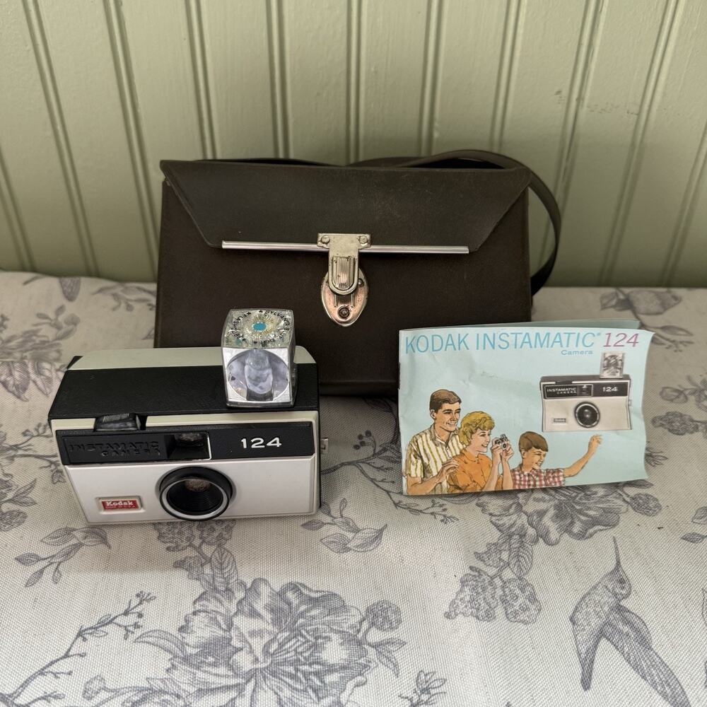 Vtg 60s Kodak Instamatic 124 Camera Leather Case Flash Cube FOR PARTS OR DISPLAY